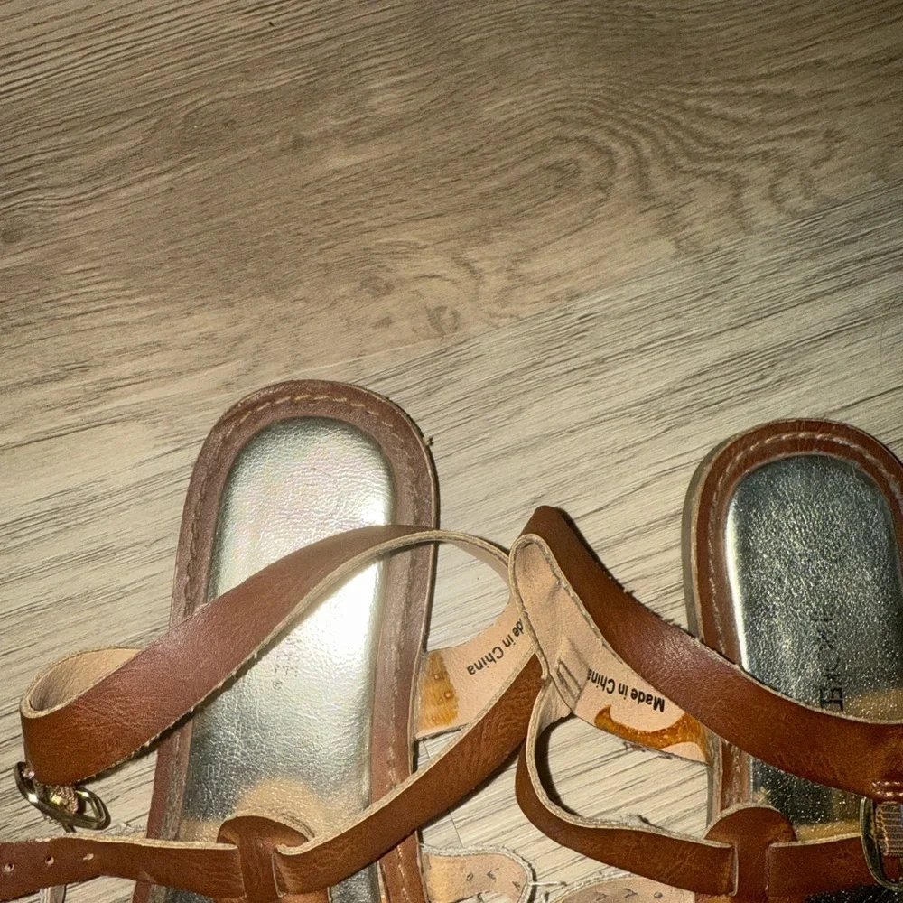 ⭐️Cherokee Brown and Silver Kids‎ Sandals⭐️